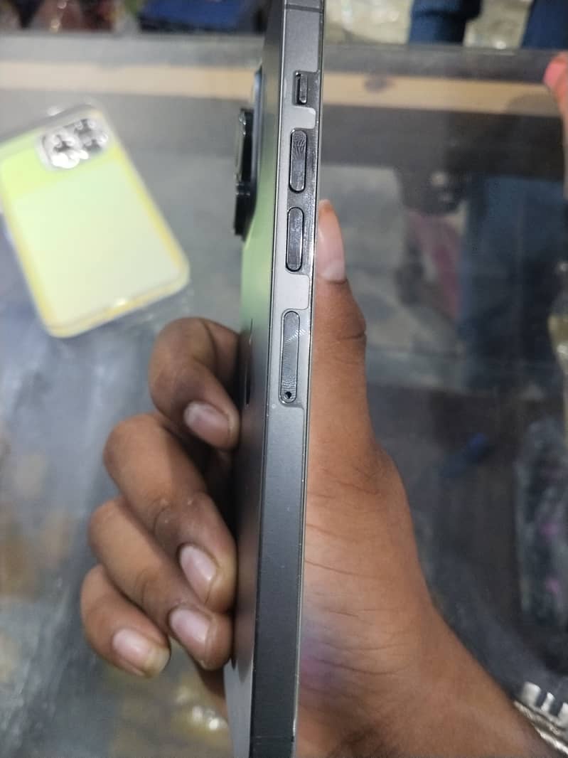 Apple iPhone 13 Pro Max 6