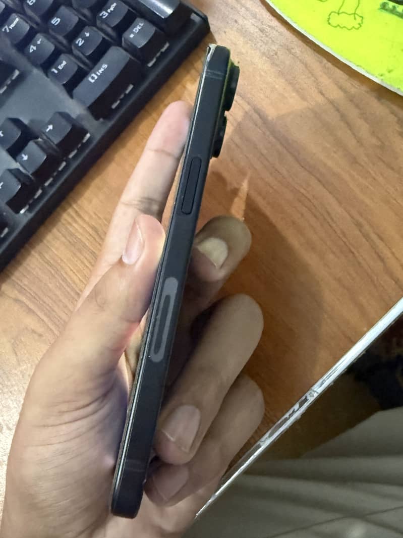 Apple iPhone 15 4