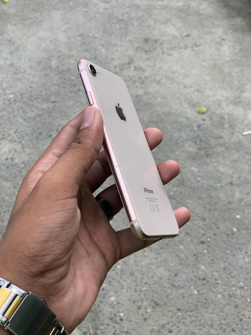 Apple iPhone 8 1