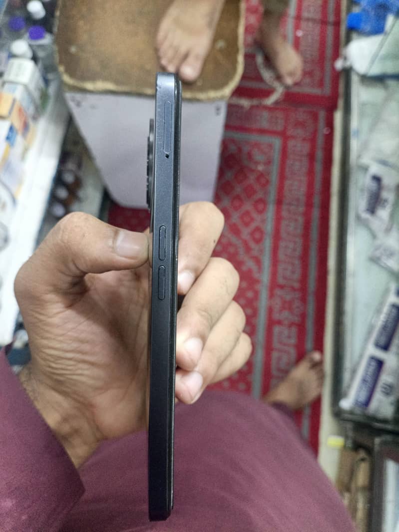Realme C35 4