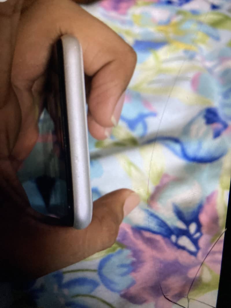 Apple iPhone SE 3