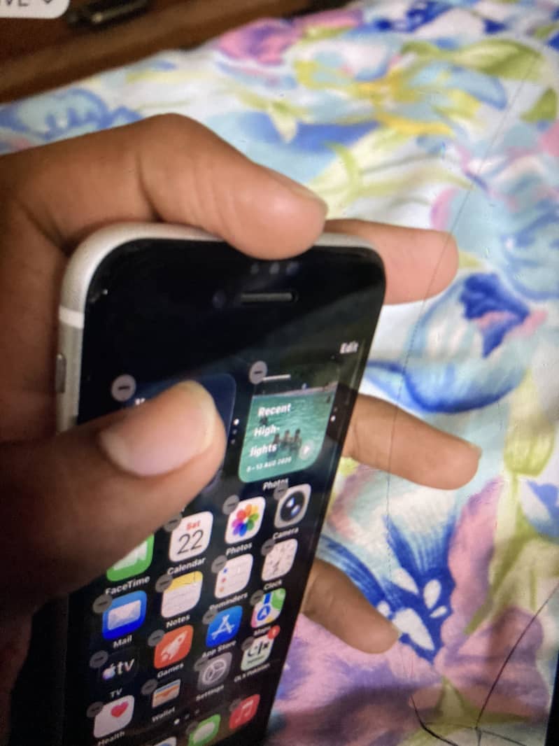 Apple iPhone SE 4
