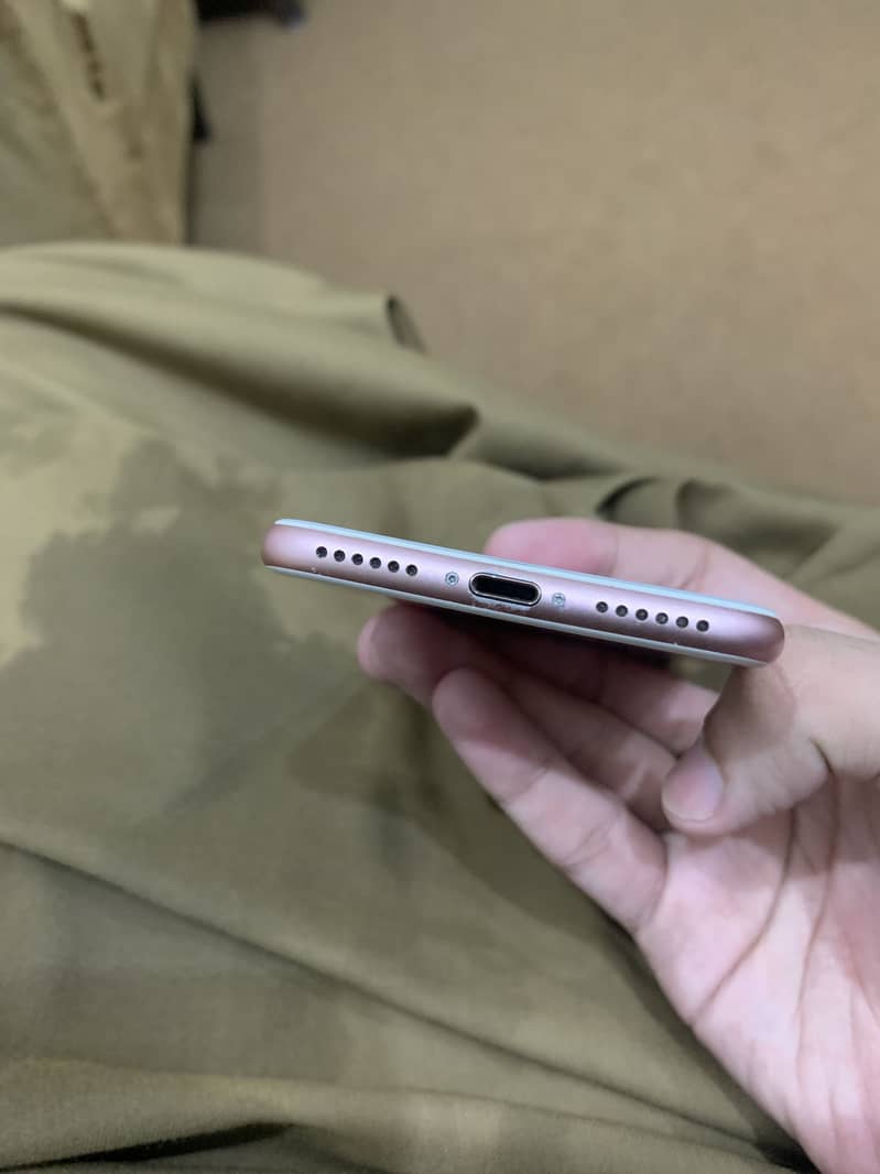 Apple iPhone 7 0