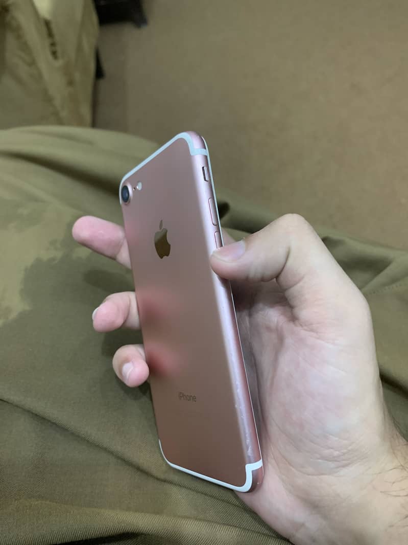Apple iPhone 7 2