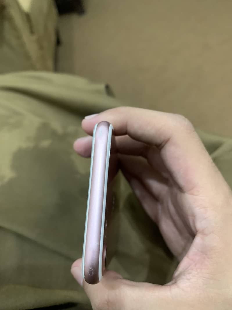Apple iPhone 7 3