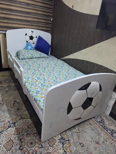 Kids bed with mattress and drawer storage bellow
