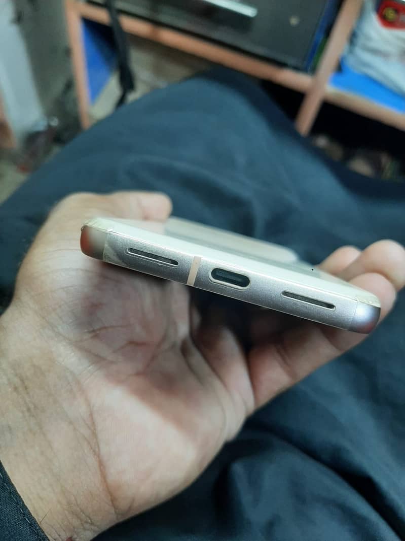 Google Pixel 8 2