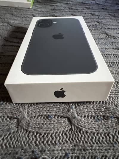 Apple iPhone 17 sim locked JV box pack