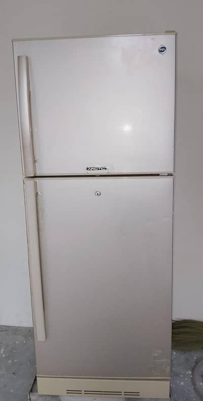 Refrigerator 14 cubic feet
