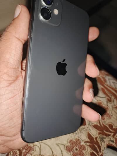 Apple iPhone 11 B. pass