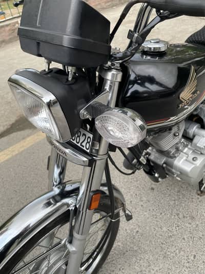 Honda 125 special edition black silver self start