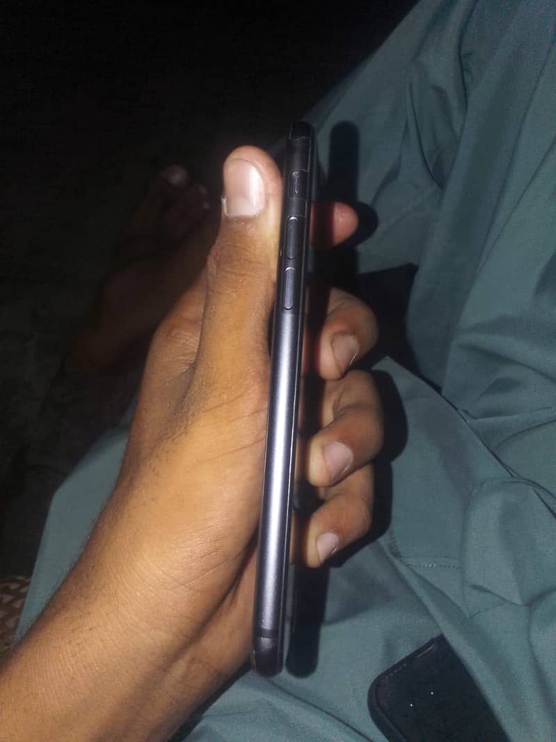Apple iPhone 8 1