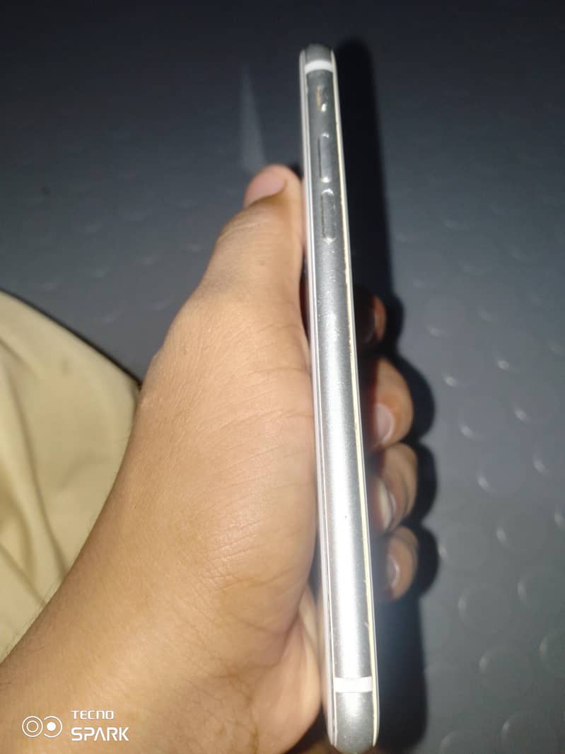 Apple iPhone 8 3