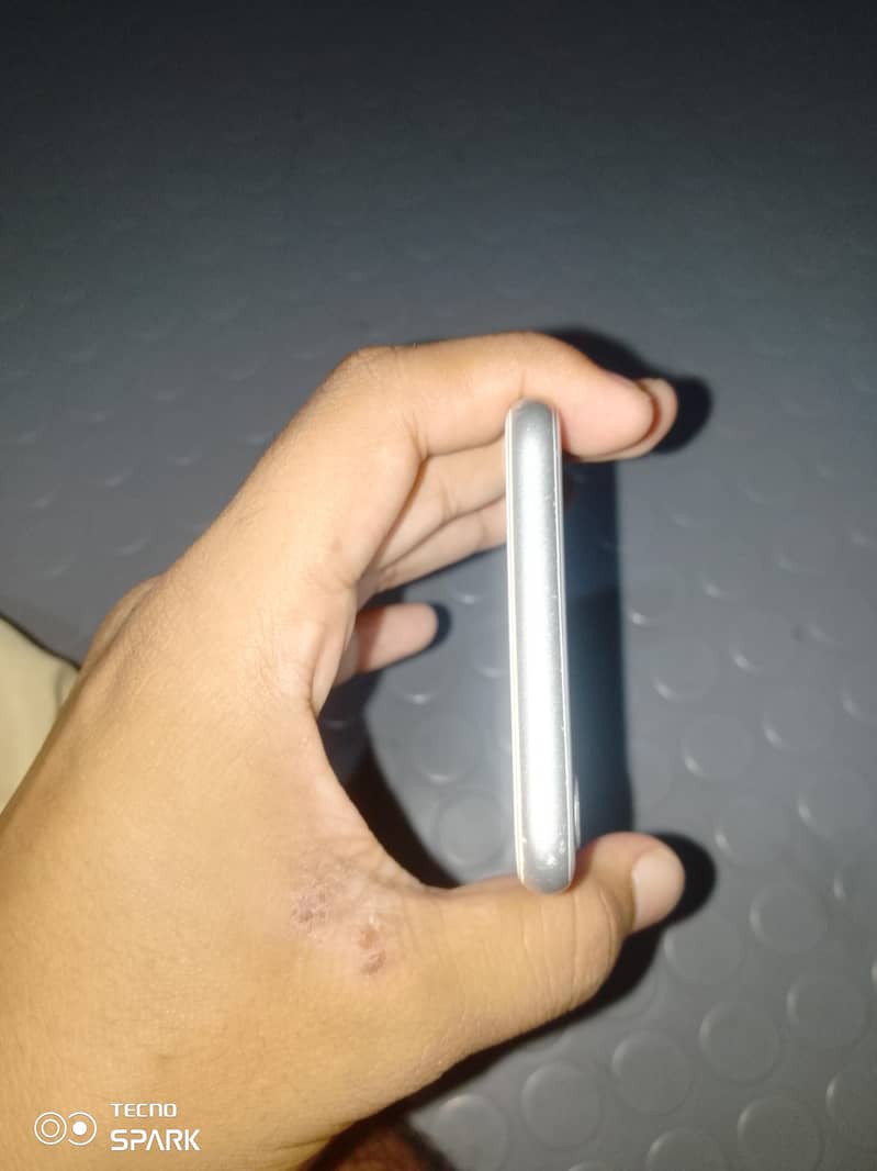 Apple iPhone 8 4