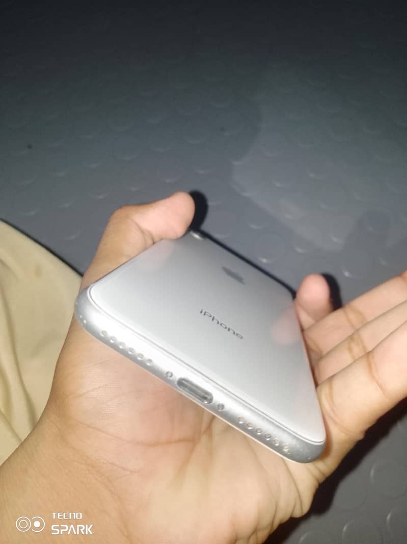 Apple iPhone 8 5