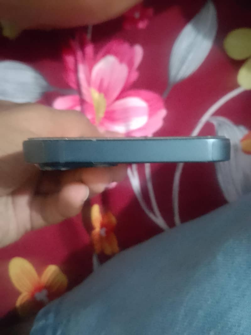Apple iPhone 13 4