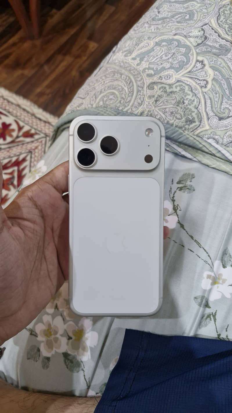 Apple iPhone 17 Pro Max 2