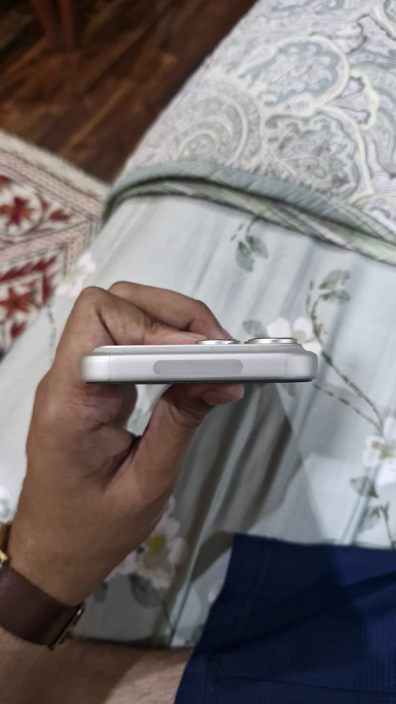Apple iPhone 17 Pro Max 4