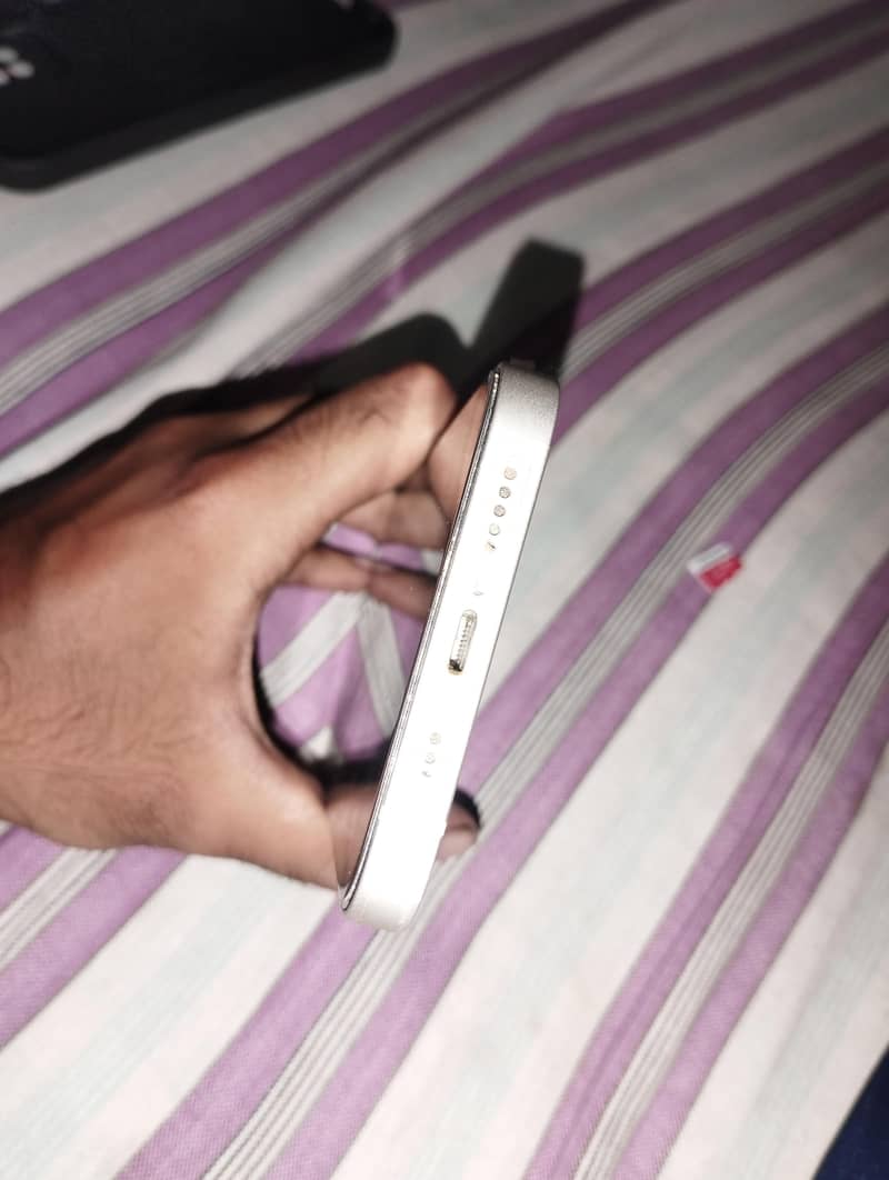 Apple iPhone 13 5