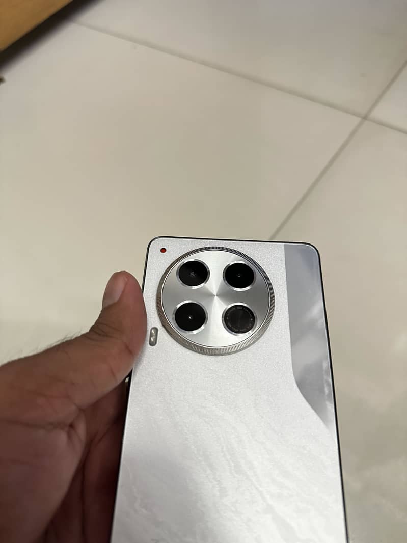 Tecno Camon 30 1