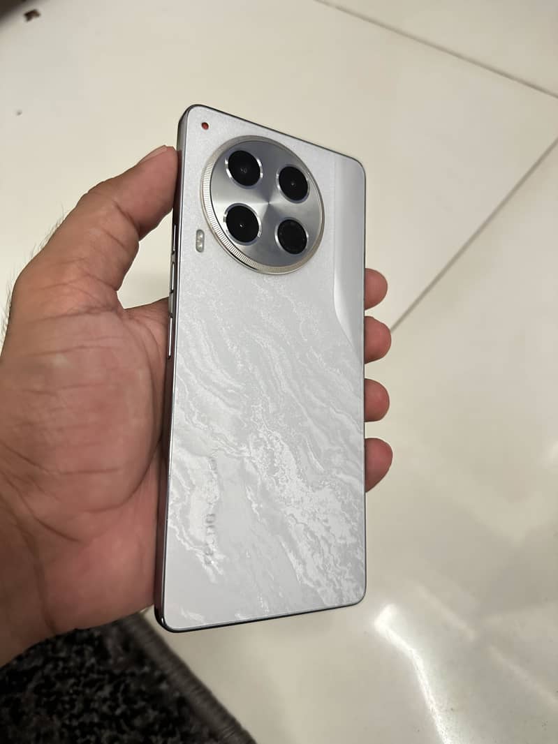 Tecno Camon 30 2