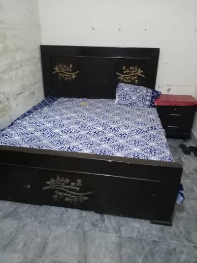 Bed table