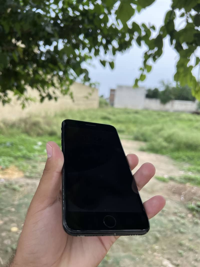 Apple iPhone 7 Plus 0