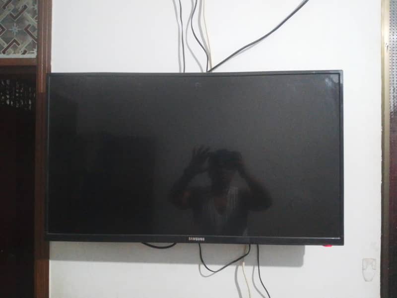 smart LED TV 1