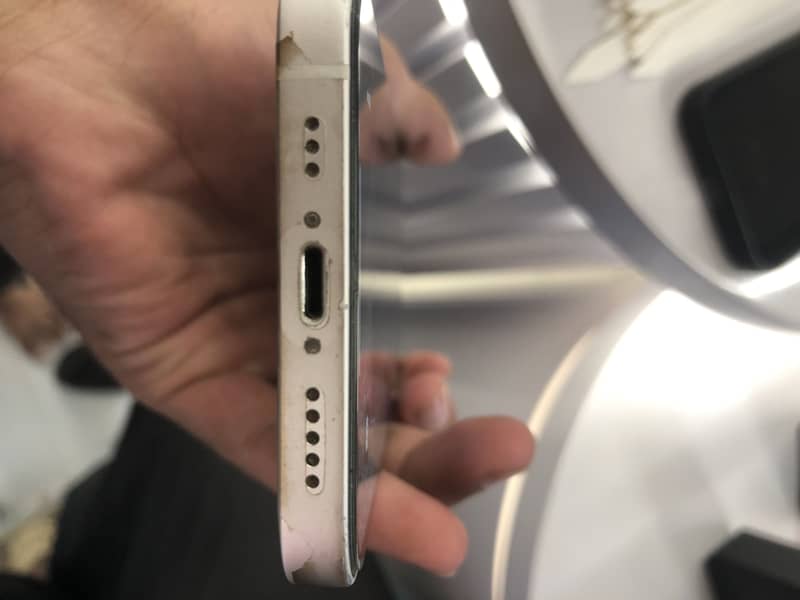 Apple iPhone 12 4
