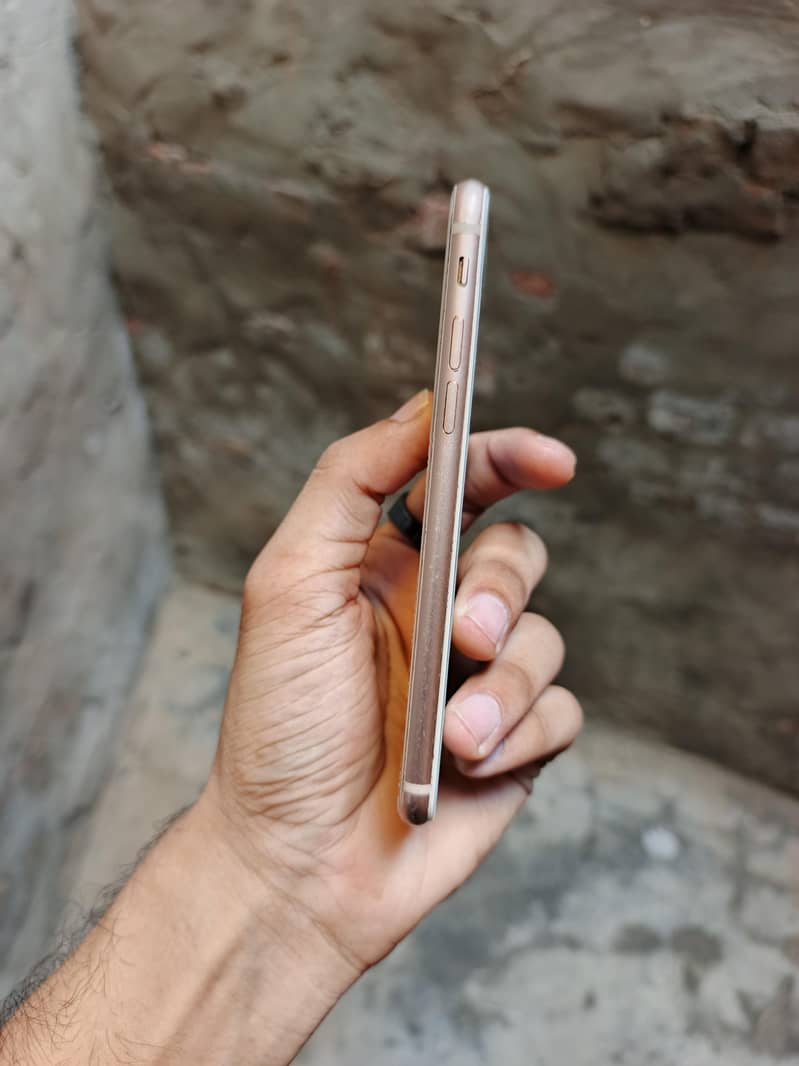 Apple iPhone 8 4