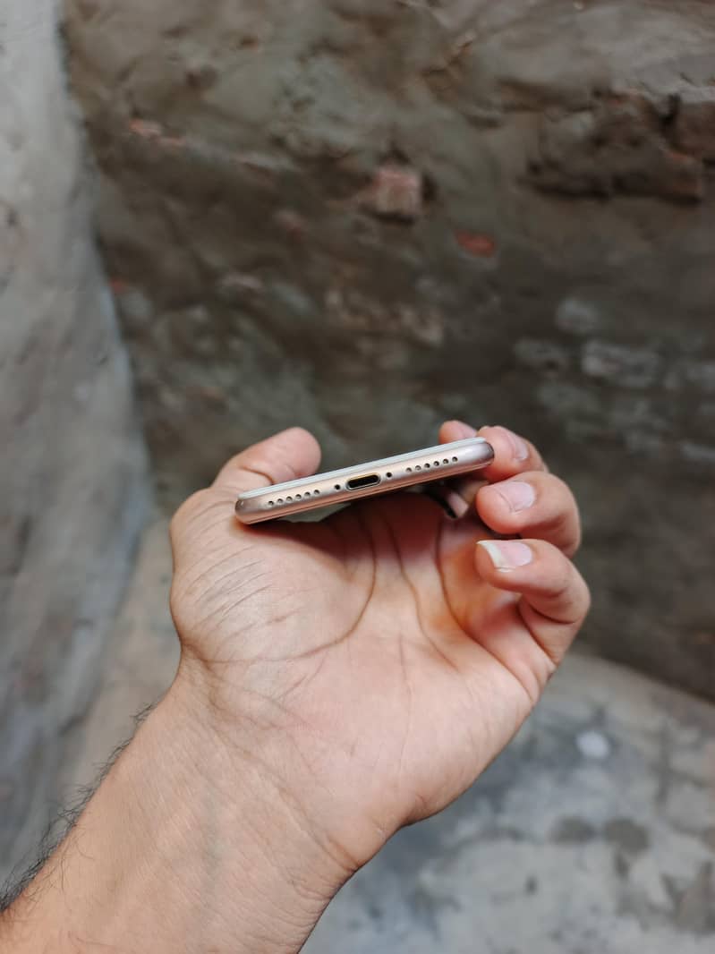 Apple iPhone 8 5