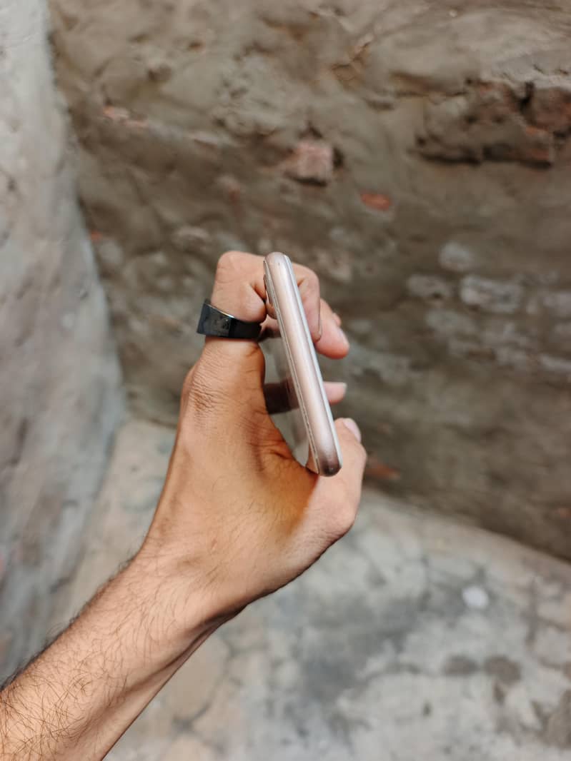Apple iPhone 8 6