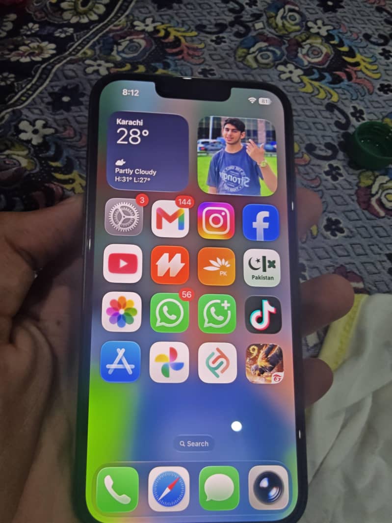 Apple iPhone 16e 0