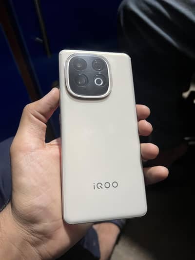 Vivo iQOO