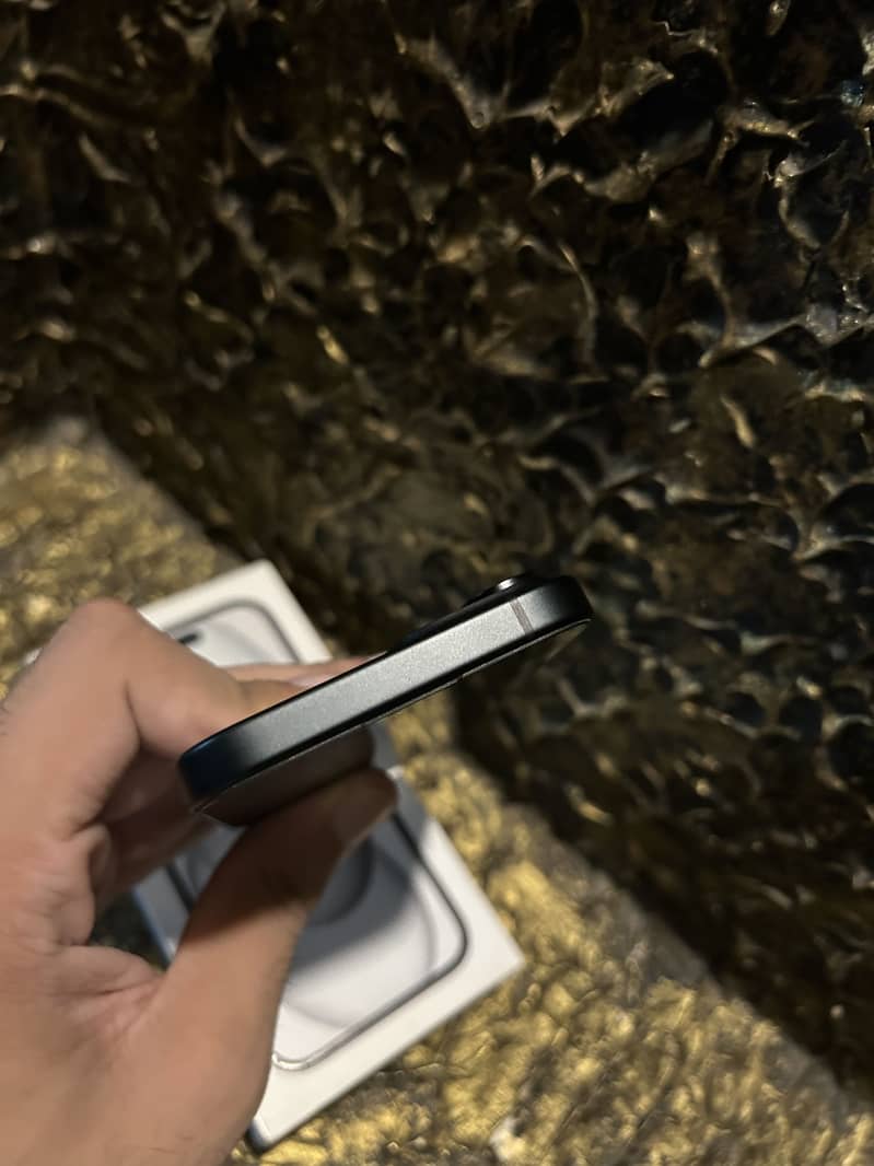 Apple iPhone 15 3