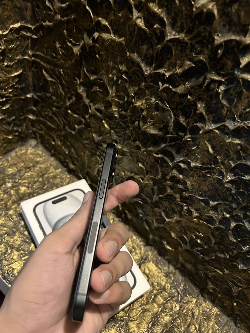 Apple iPhone 15 4