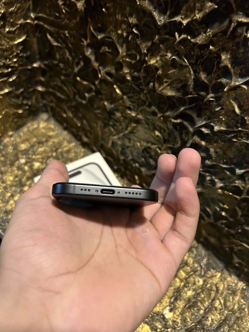 Apple iPhone 15 5