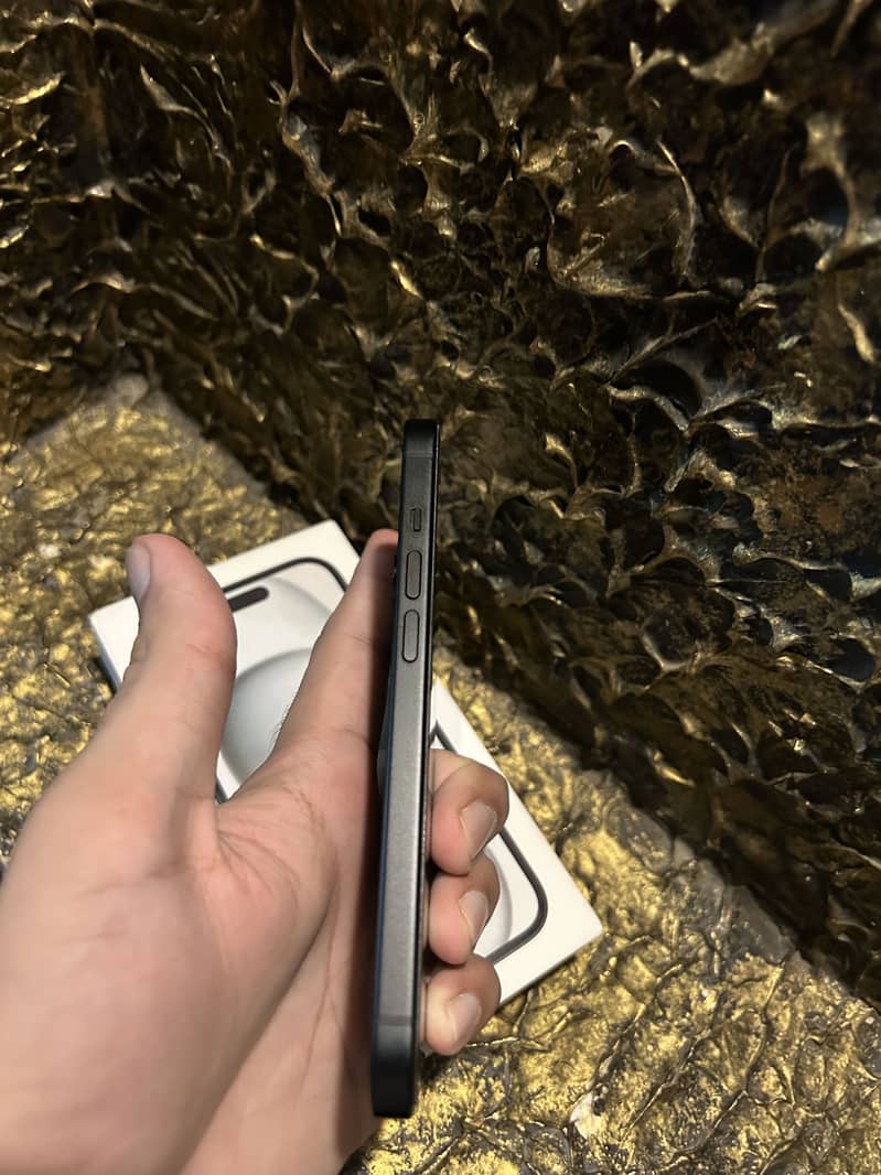 Apple iPhone 15 6