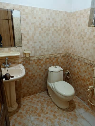 portion for rent in  bechlor and family Johar town 2bjli Pani gas