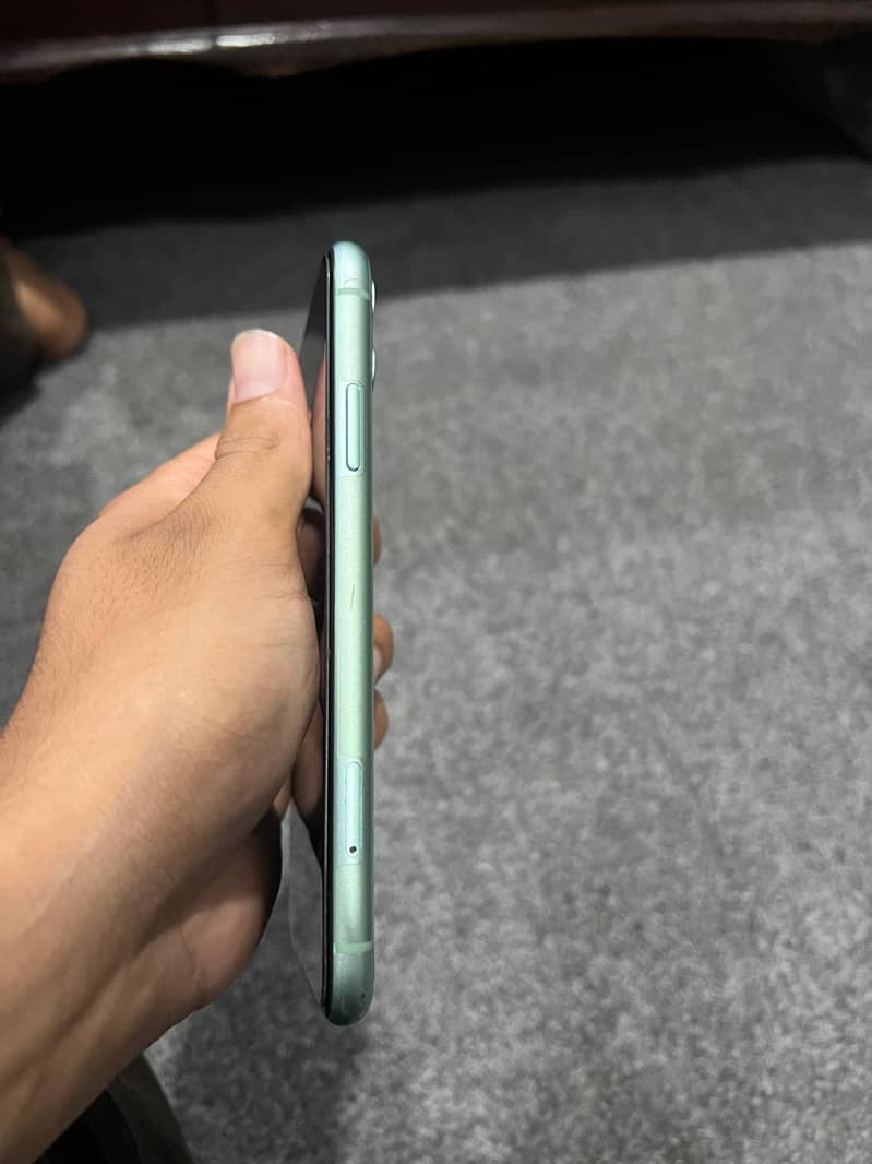 Apple iPhone 11 3