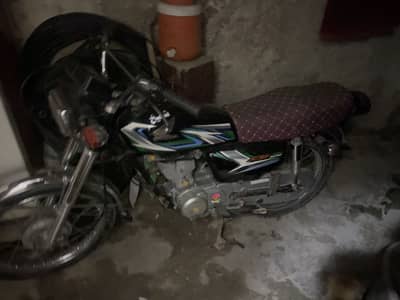 HONDA 125 2023 model condition 10by10 final price 130k