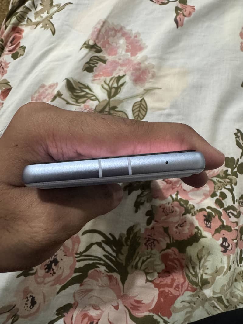 Google Pixel 7a 5