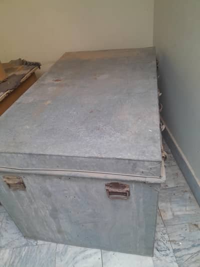 full 5 feet heavy paitii in excellent condition. selling due to shiftng