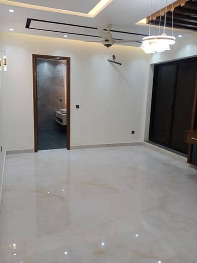 Askari 10 - Sector S Flat Sized 12 Marla For Rent