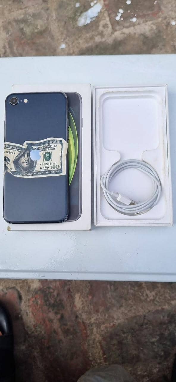 Apple iPhone SE 3rd generation 1