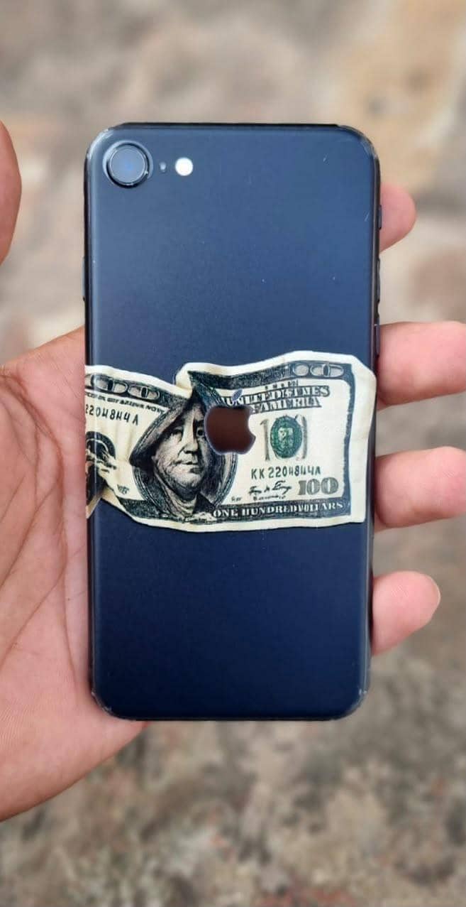 Apple iPhone SE 3rd generation 3
