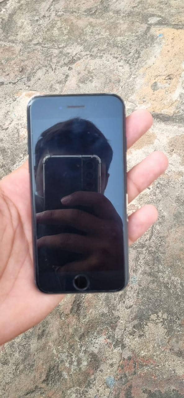 Apple iPhone SE 3rd generation 4