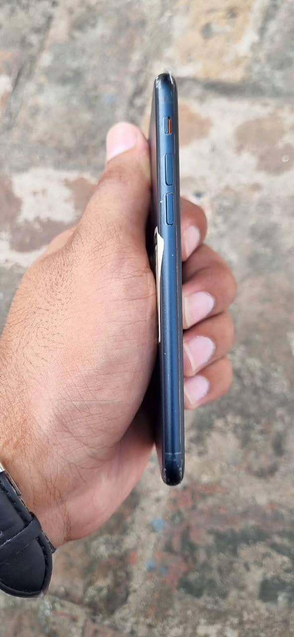 Apple iPhone SE 3rd generation 6