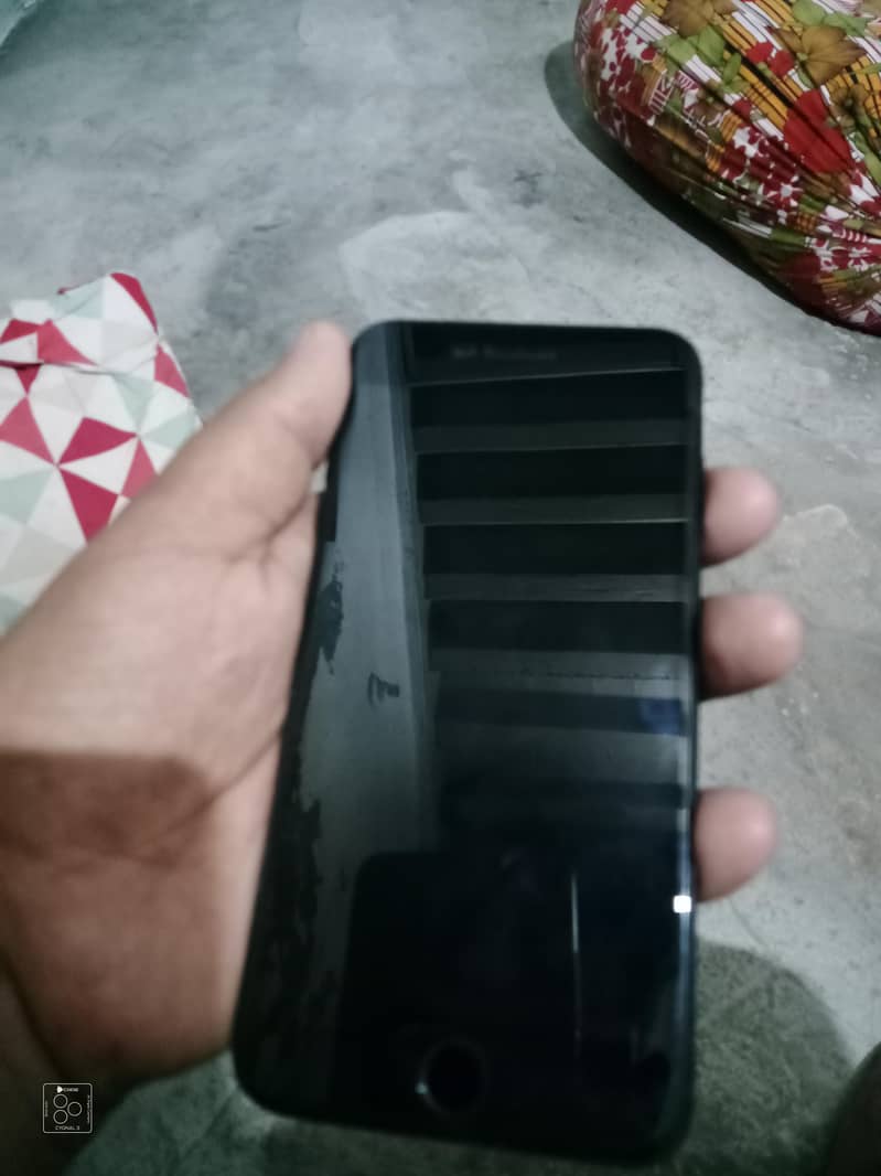 Apple iPhone 7 Plus 0
