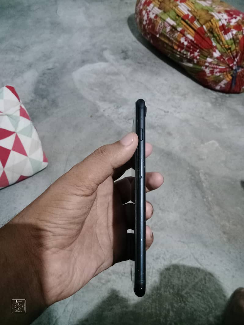 Apple iPhone 7 Plus 5